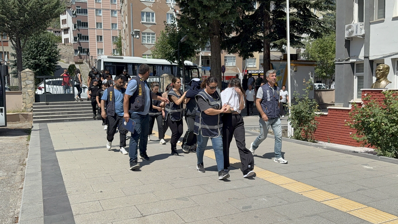 Malatyalı şüphelilerinde bulunduğu 32 kişinin 19'u hakim karşısında
