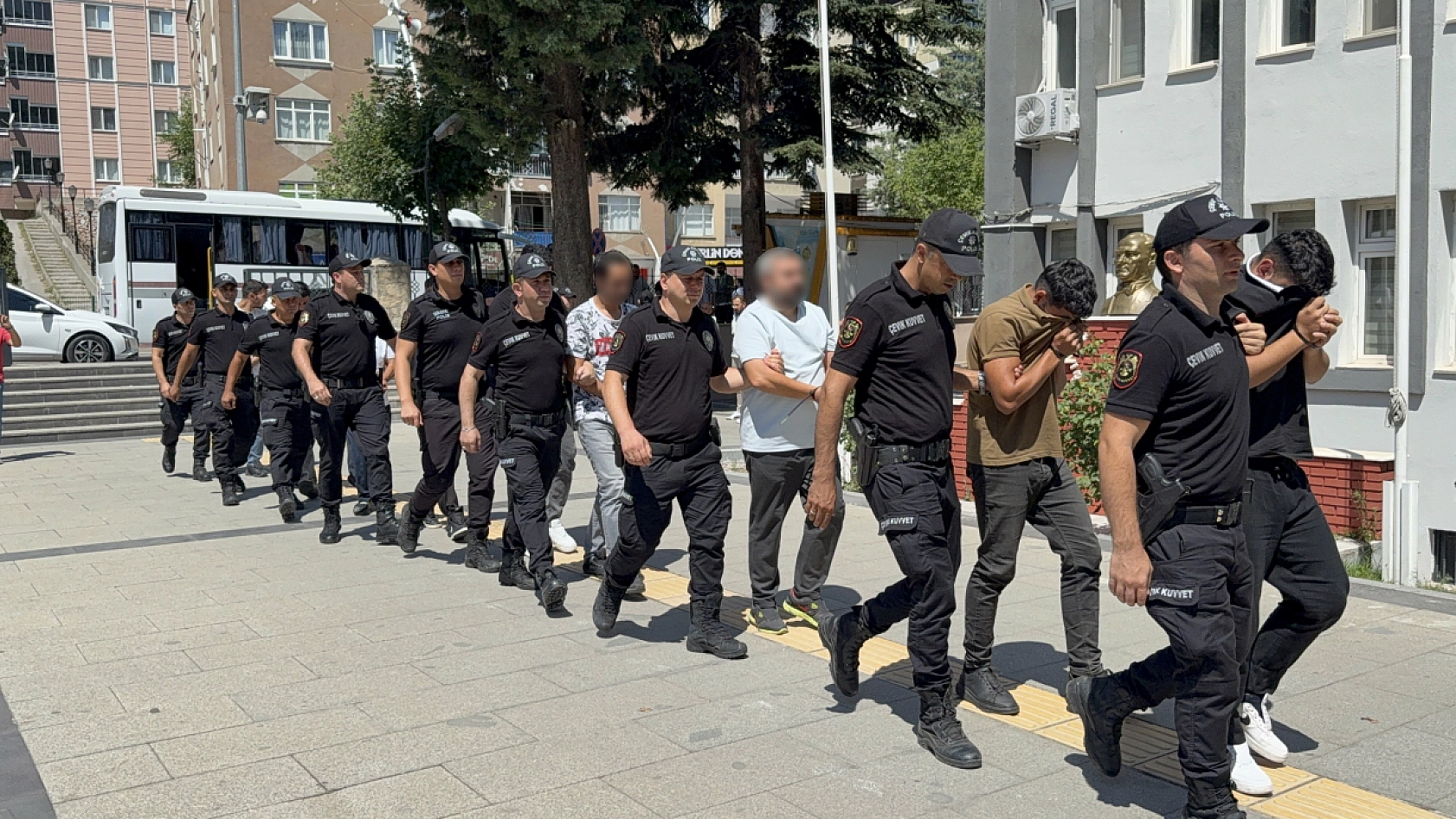 Malatyalı şüphelilerinde bulunduğu 32 kişinin 19'u hakim karşısında