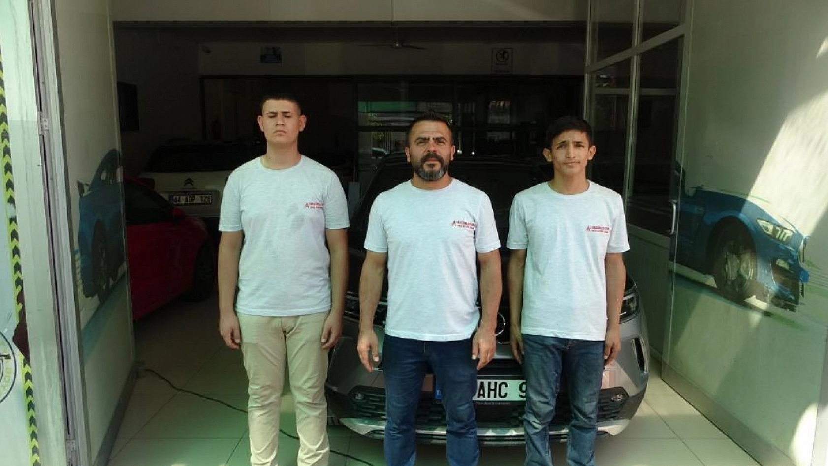 Kaportaya torpil attı, milyonlar izledi! Malatyalı usta sosyal medyada gündem oldu...