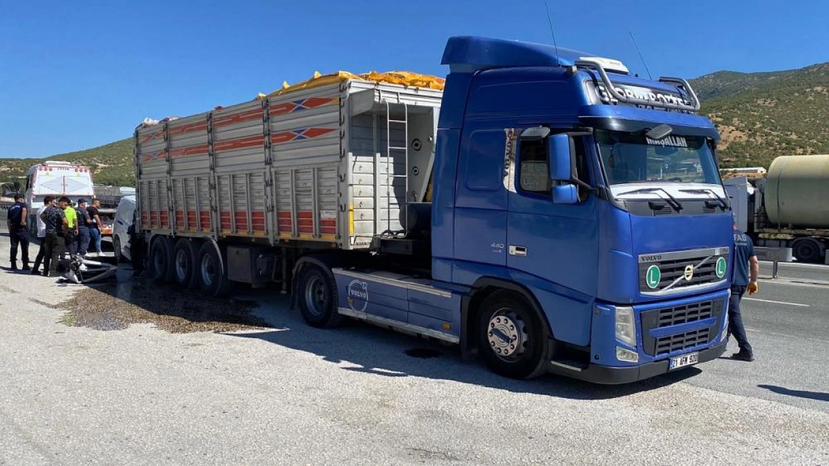 Malatya- Elazığ karayolunda trafik kazası! Araç tırın altına girdi: Sürücü hayatını kaybetti...