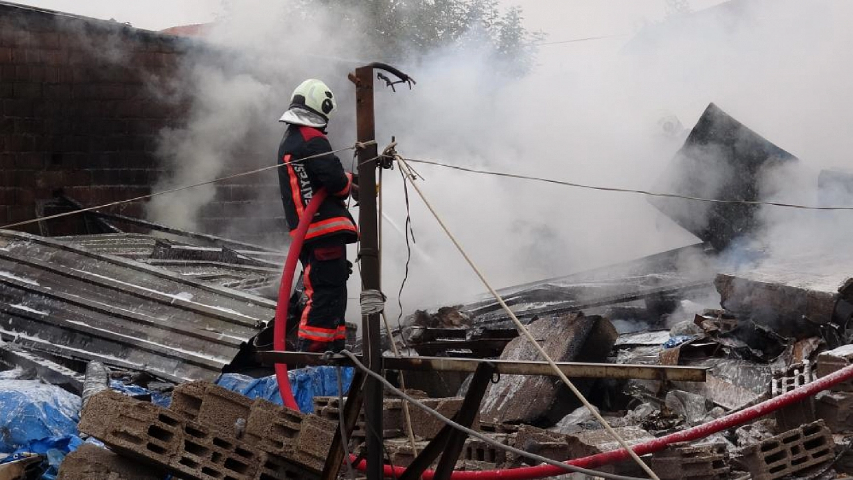 Malatya'da sanayi sitesinde alevler yükseldi