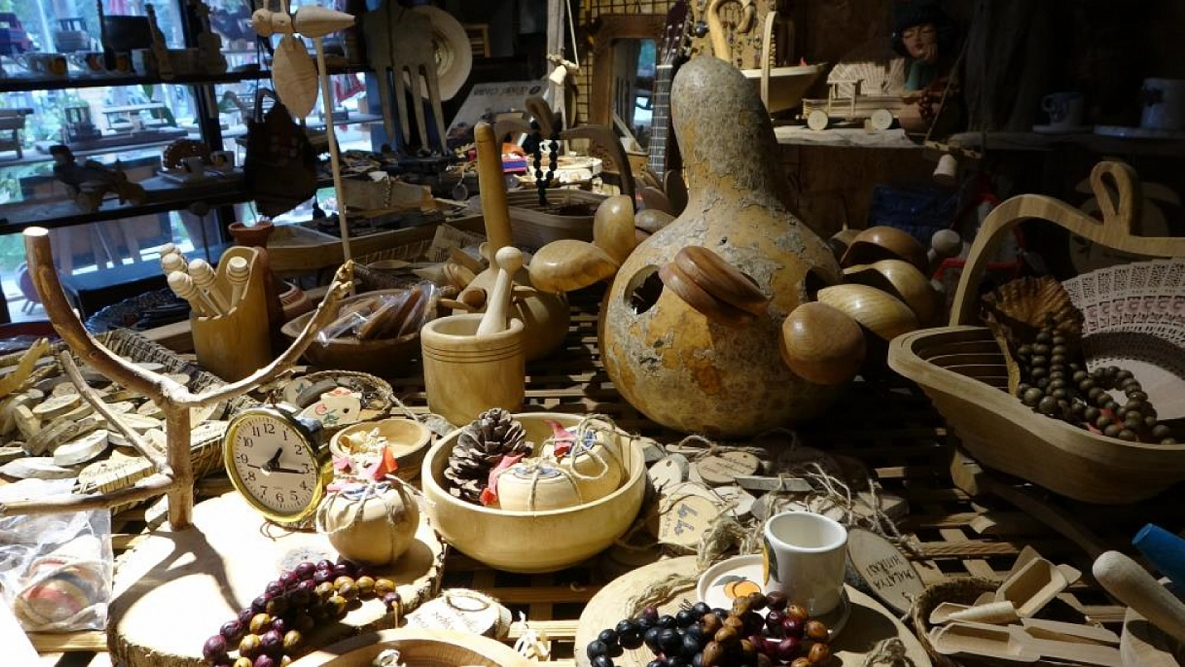 50 yıllık sanat, kurumuş ağaçlarda hayat buluyor