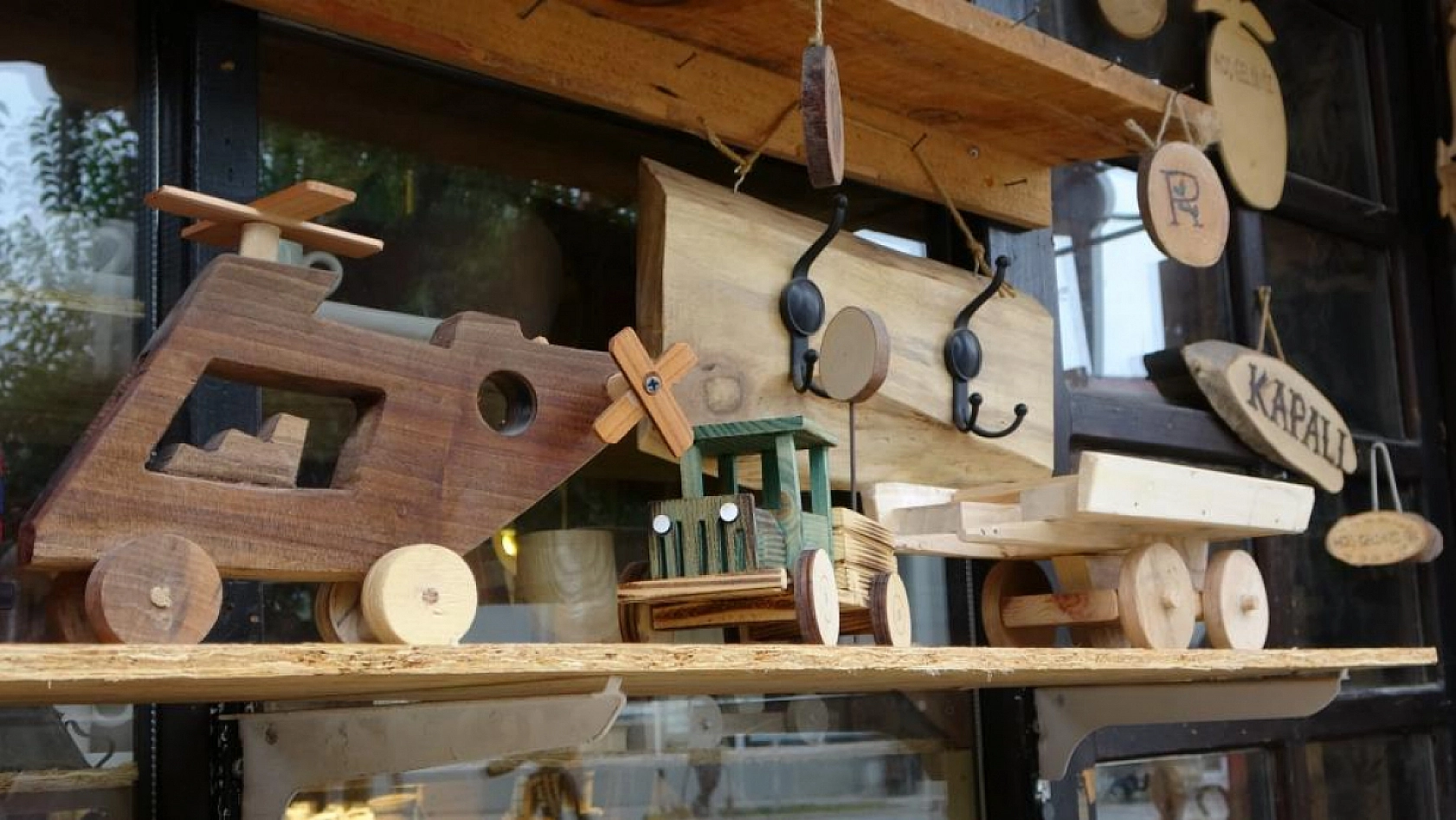 50 yıllık sanat, kurumuş ağaçlarda hayat buluyor