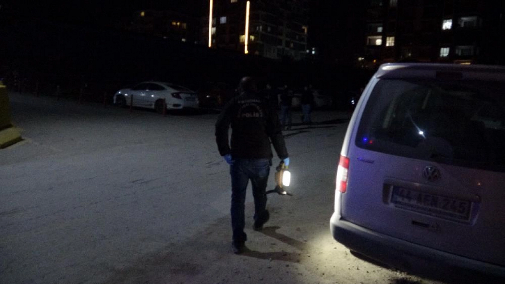 Malatya'da Polis Merkezi önünde bıçaklar çekildi: 3 yaralı