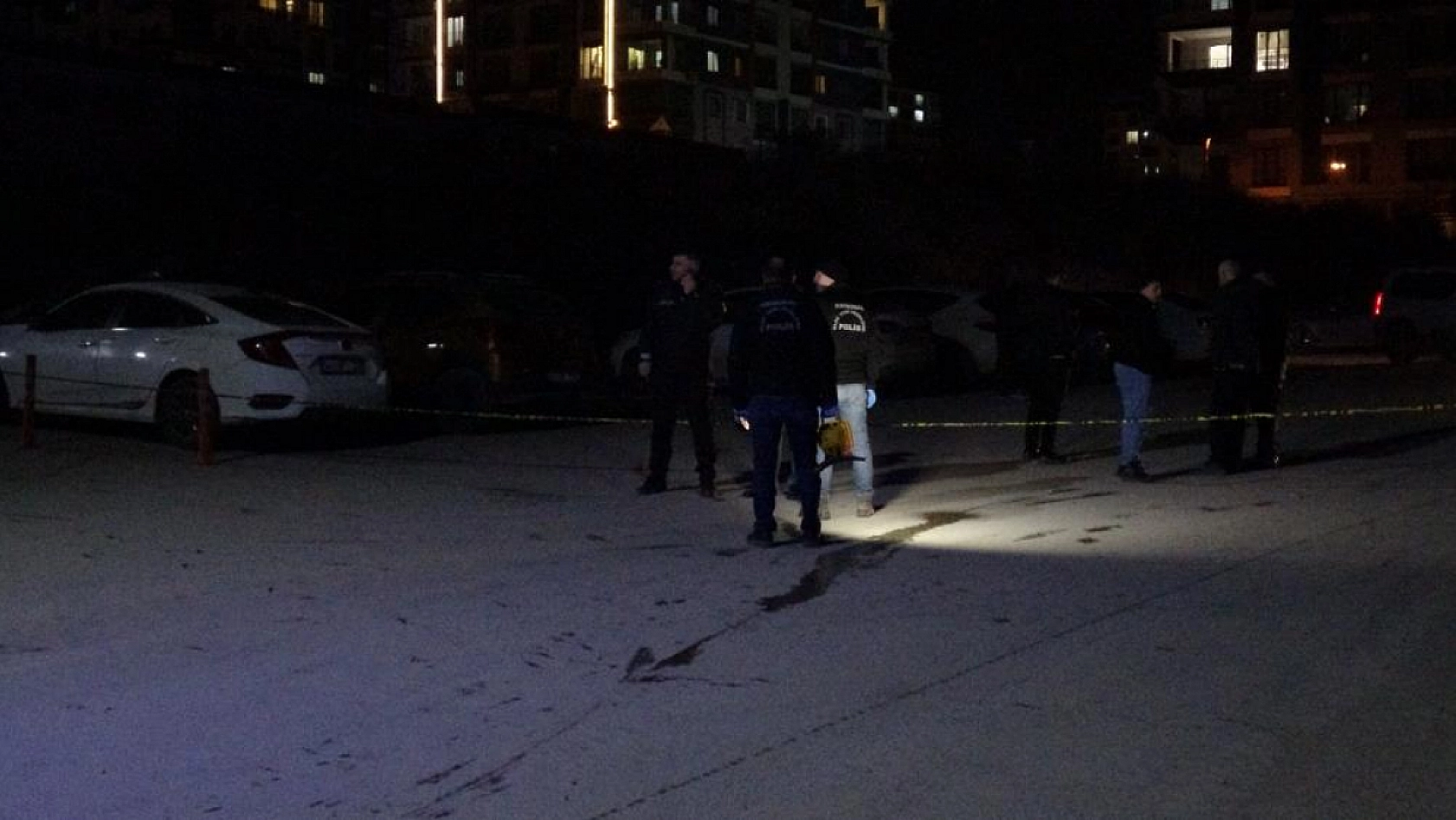 Malatya'da Polis Merkezi önünde bıçaklar çekildi: 3 yaralı