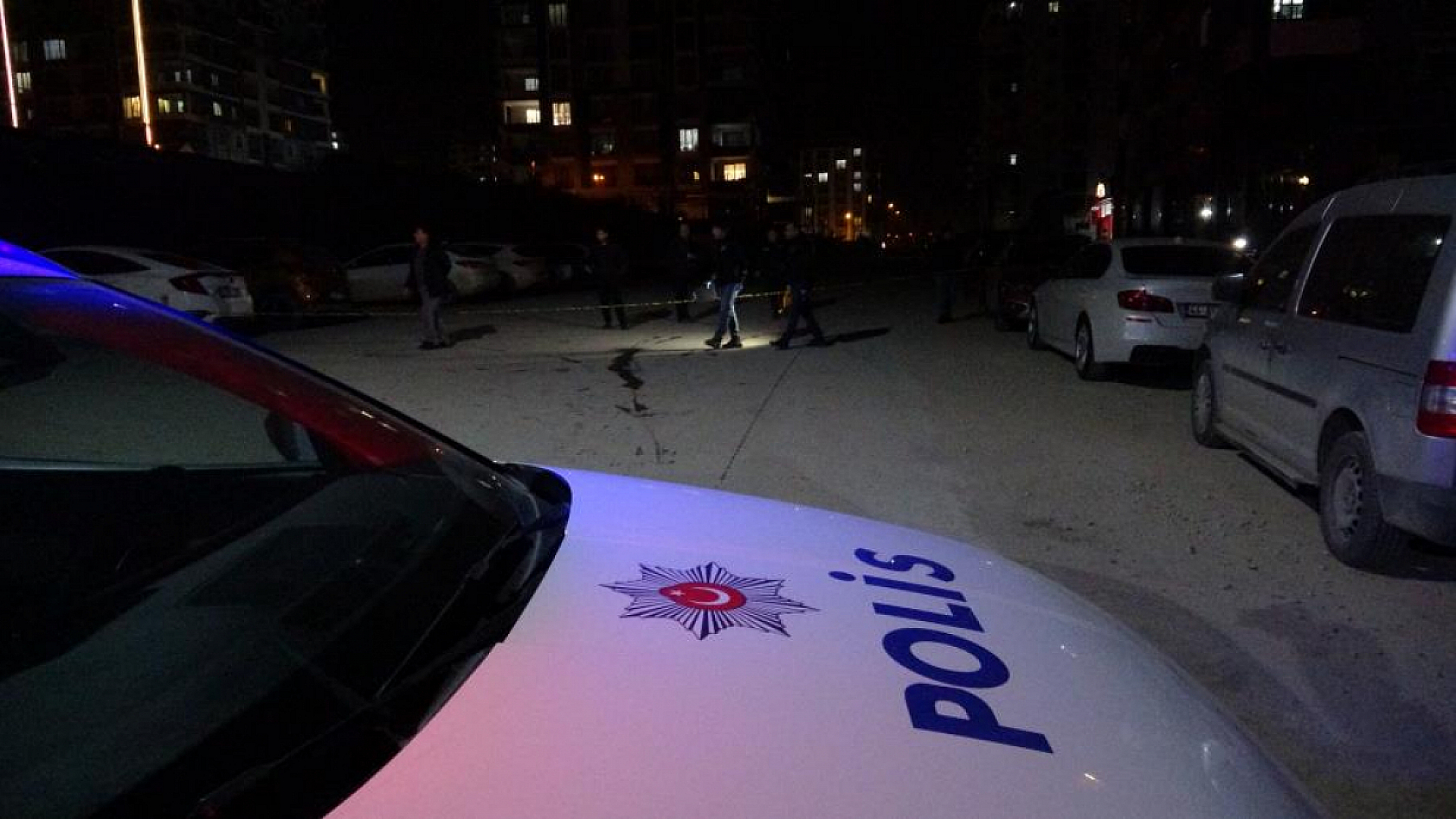 Malatya'da Polis Merkezi önünde bıçaklar çekildi: 3 yaralı