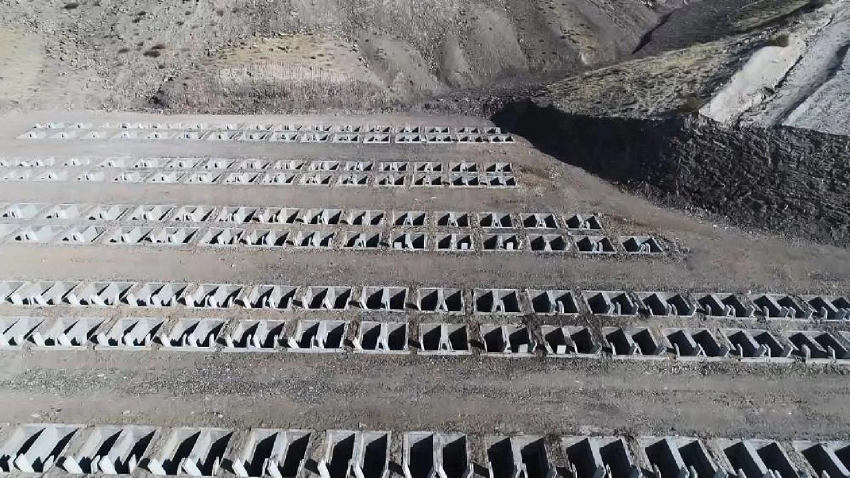 Komşuda mezarlıklar da dijitalleşti: Artık kabristana gitmeye gerek yok!