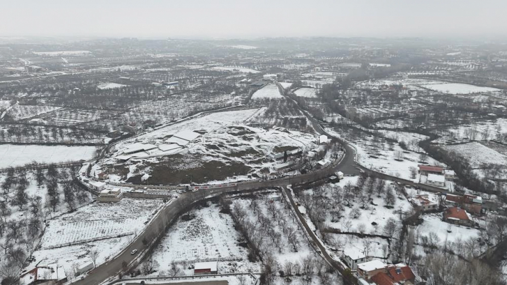 Arslantepe Höyüğü beyaza büründü