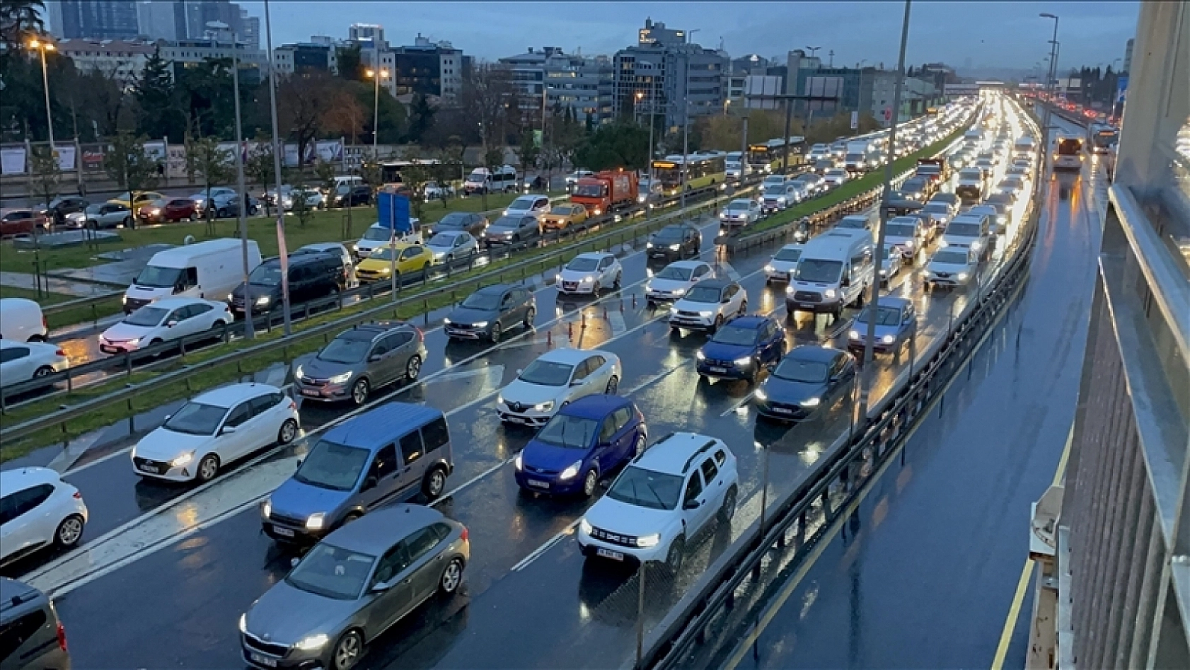 Rakamlar Şaşırttı! Malatya'da Trafiğe Kayıtlı Araç Sayısı Belli Oldu!