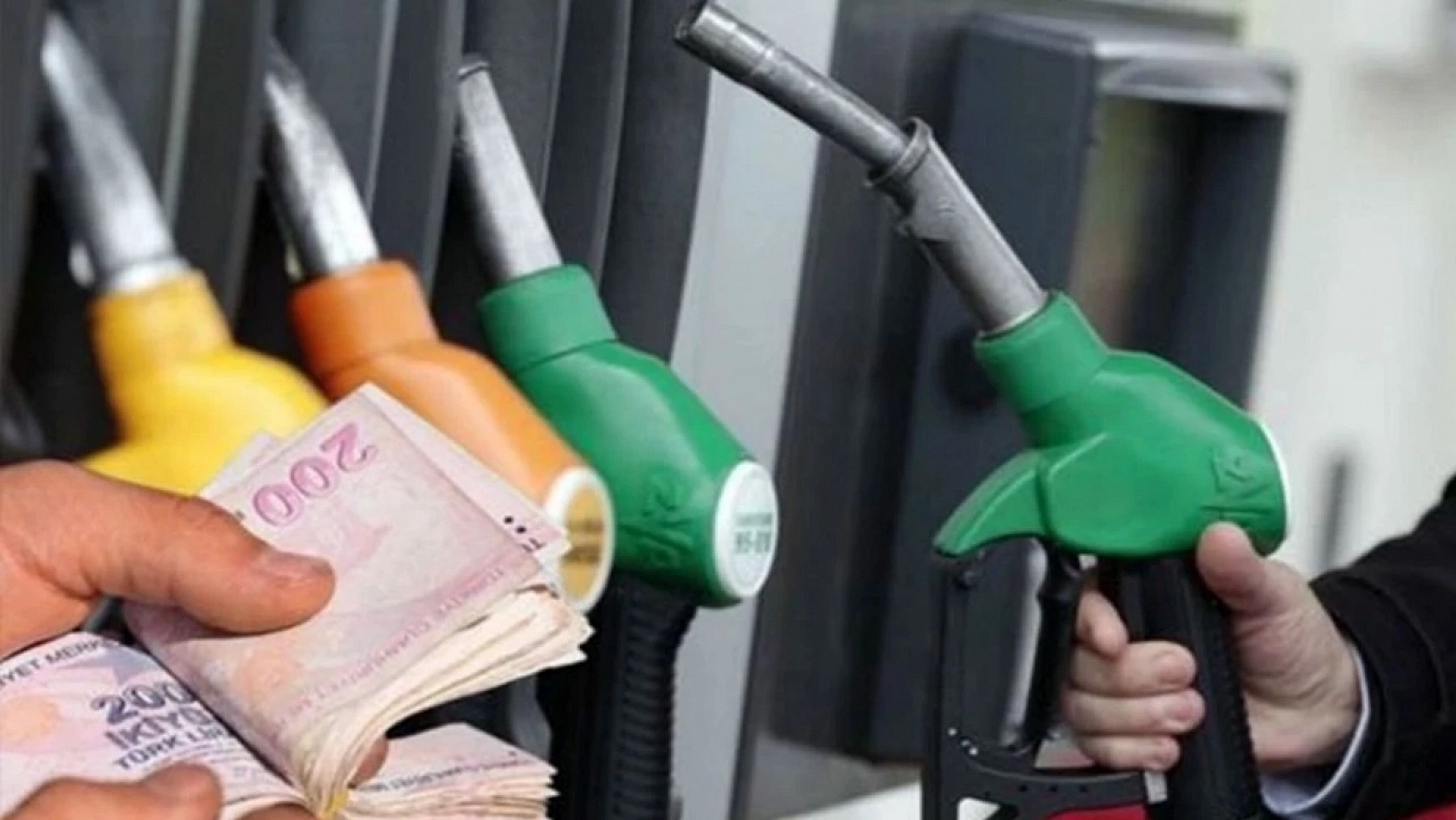 Akaryakıt Fiyatlarına Yeni Zam Dalgalanması: Benzin, Motorin ve LPG'ye Artış