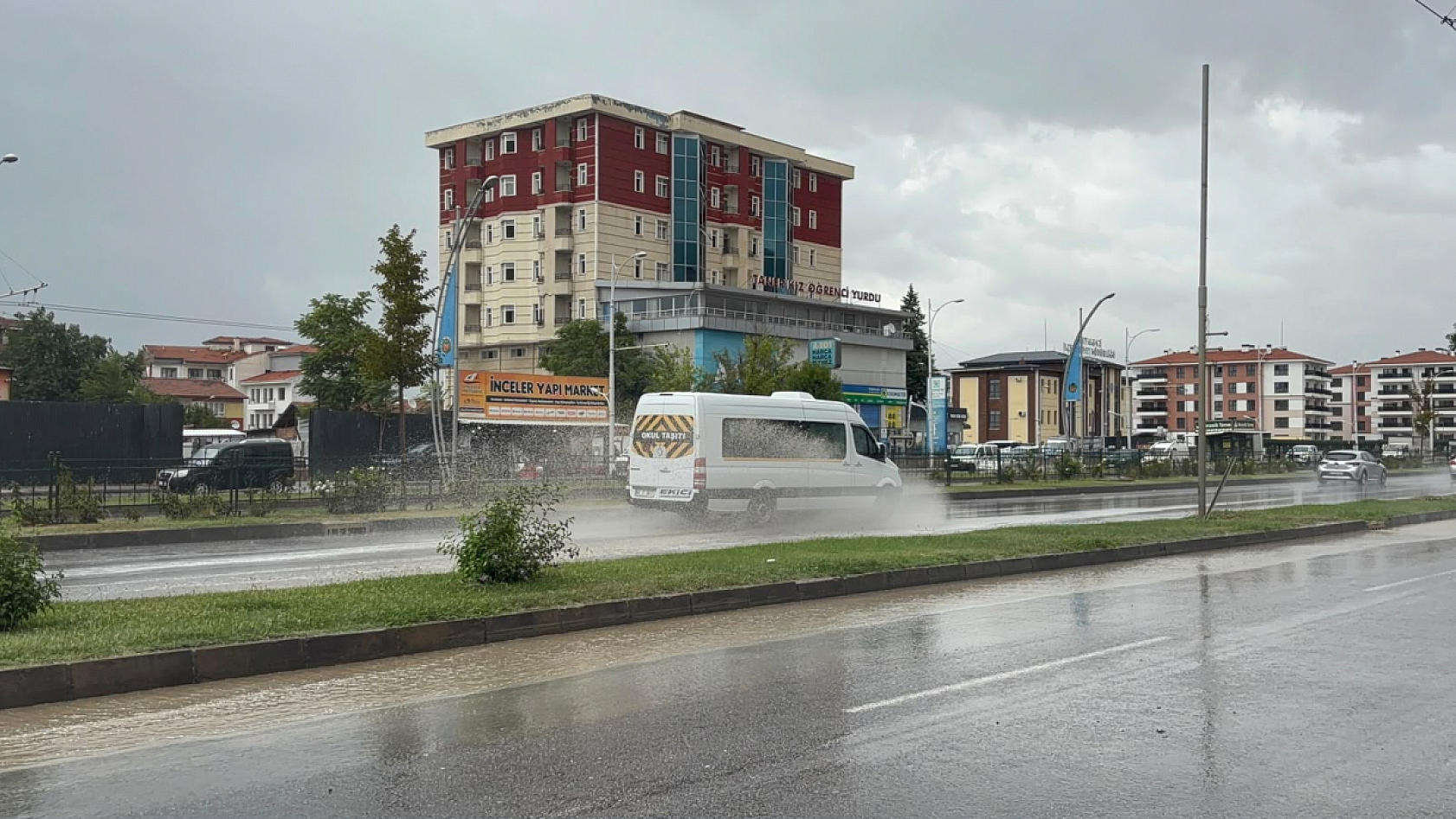 Malatya'da sağanak yağış hayatı olumsuz etkiledi