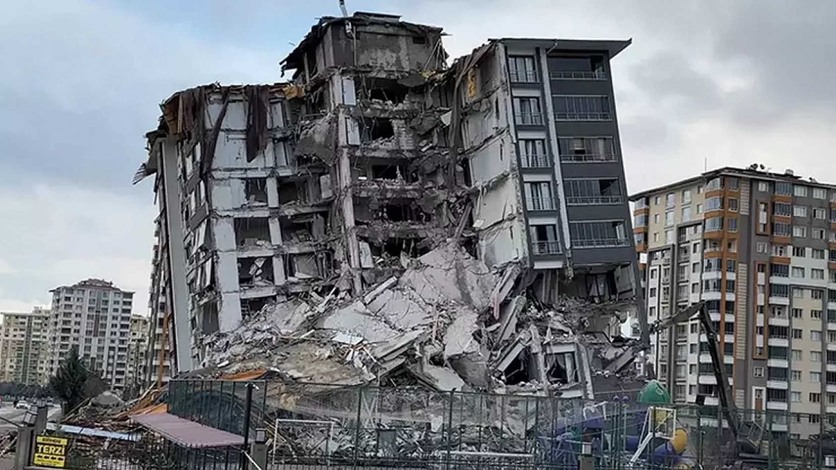 Resmi Gazete'de Yayımlandı: Malatya'nın 3'te Biri Yıkılmış!