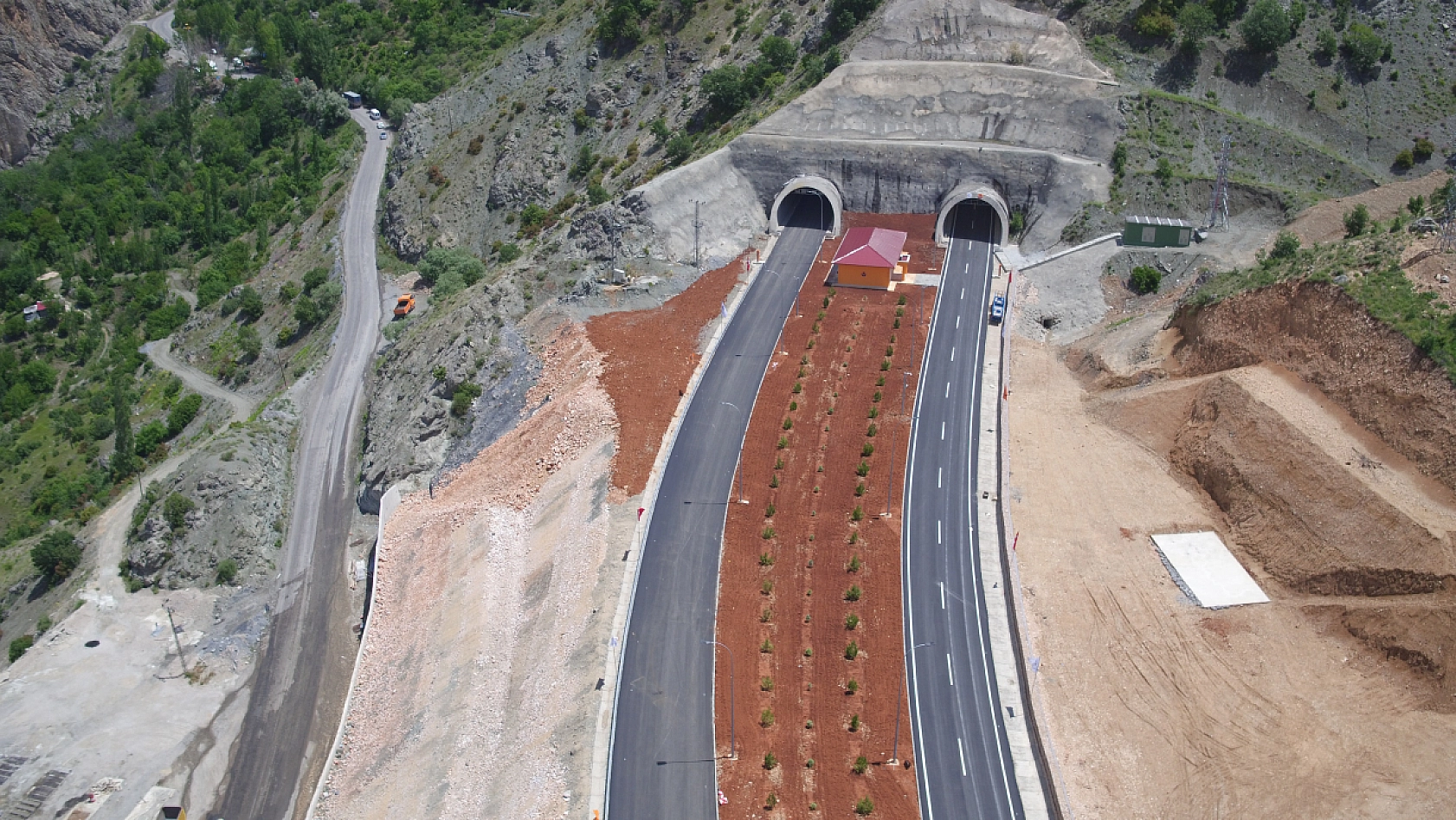 Erkenek Tüneli, Doğu'yu Akdeniz'e bağlıyor: 9 Yıldır Malatya'nın yükünü hafifletiyor