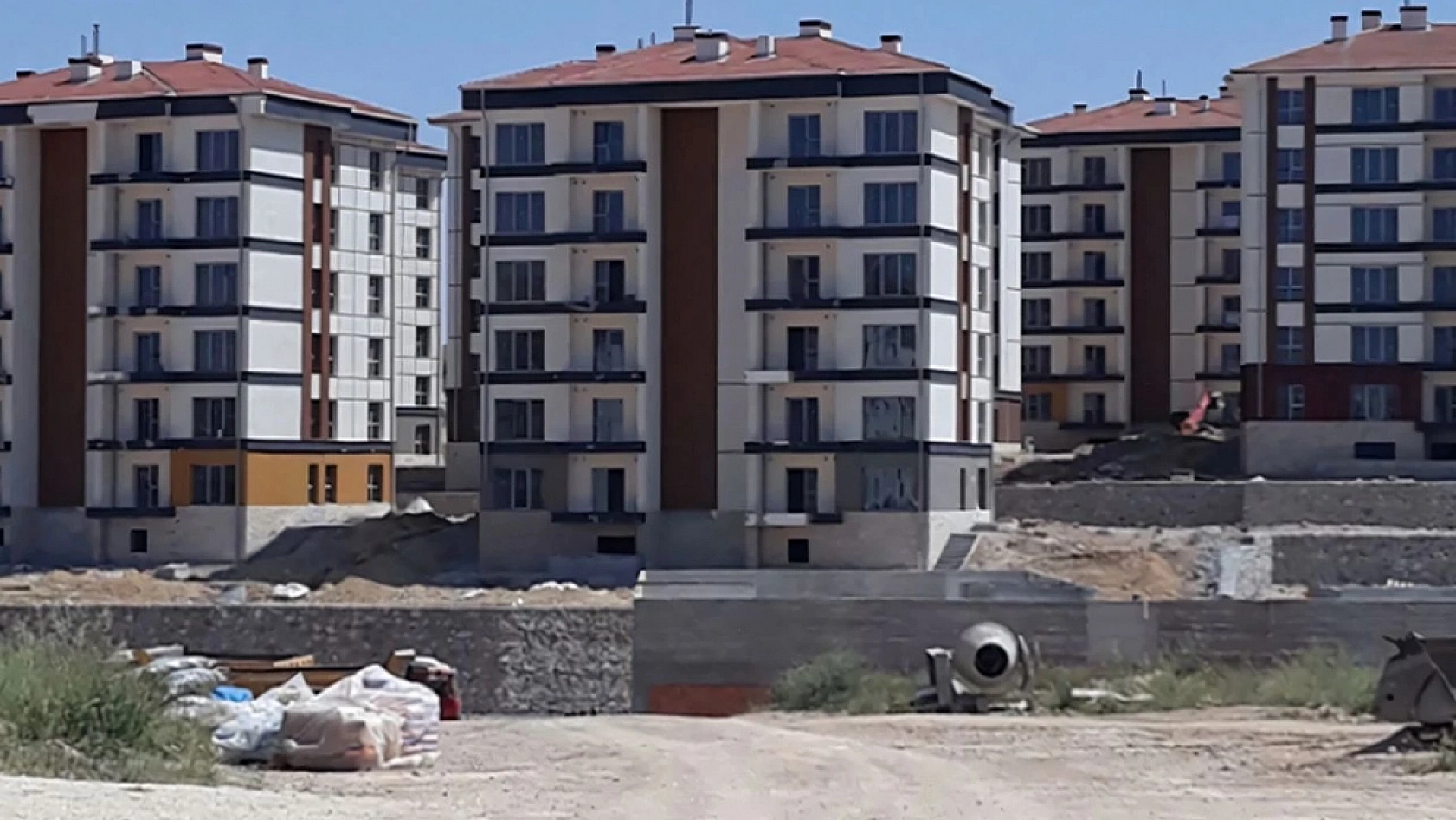 Dar Gelirli Ailelere Müjde! Bakan 250 Bin Konut Sözü Verdi!