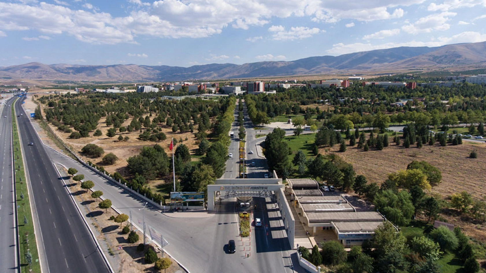 İnönü Üniversitesi'nde keyfi uygulama! Dekan öğrencilere 'Hak Etmiyorsunuz!' dedi