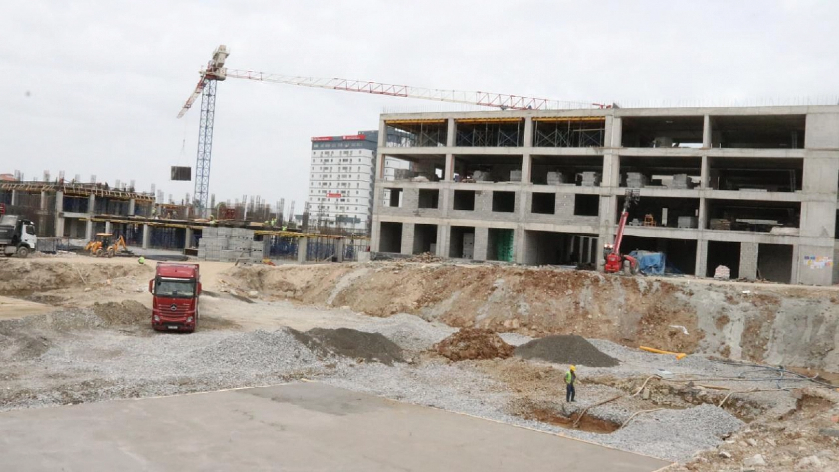 Büyükşehir Belediye Başkanı Açıkladı: Bin 300 İş Yeri O Tarihte Teslim Edilecek!