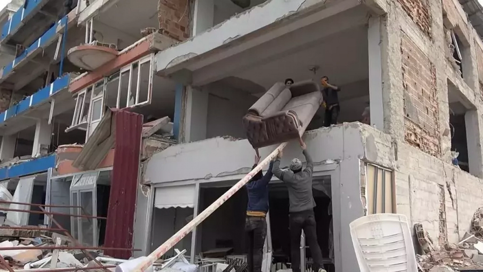 Elbistan'da Eşya Yardımı Yapıldı: Malatya'ya Yardım Yapılacak mı?