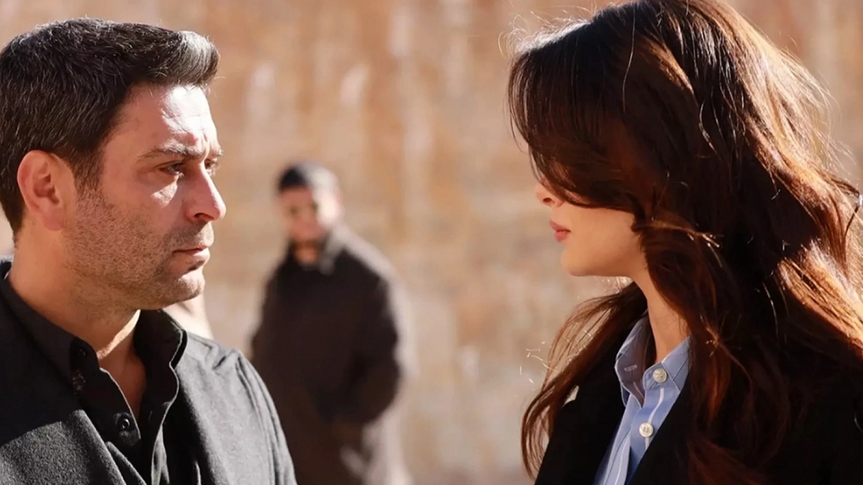 İzleyiciler Ekranlara Kilitlenecek! Uzak Şehir'de bu hafta gerilim artıyor! İzleyenleri şok eden sahneleri sizler için derledik!