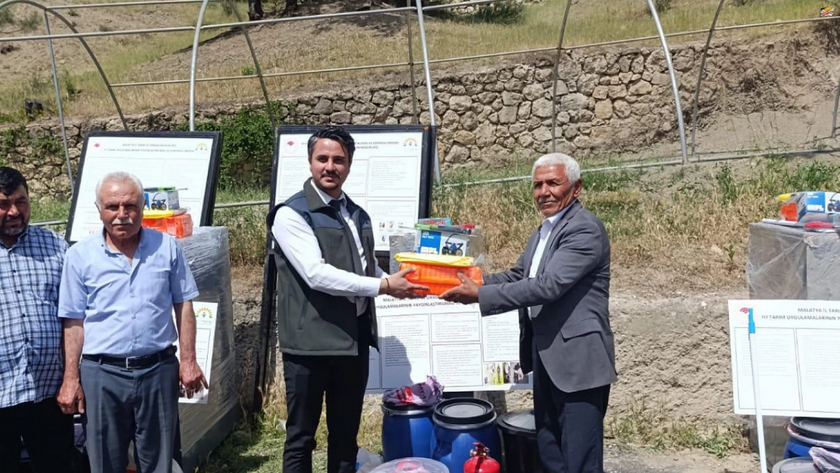 Hekimhan'da Çiftçilere Ekipman Desteği