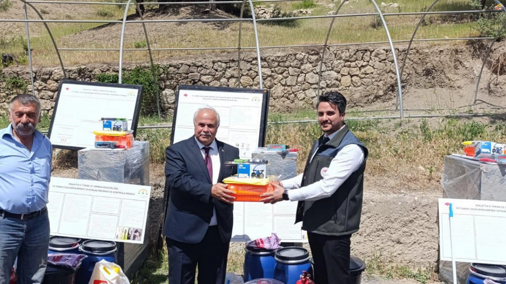 Hekimhan'da Çiftçilere Ekipman Desteği