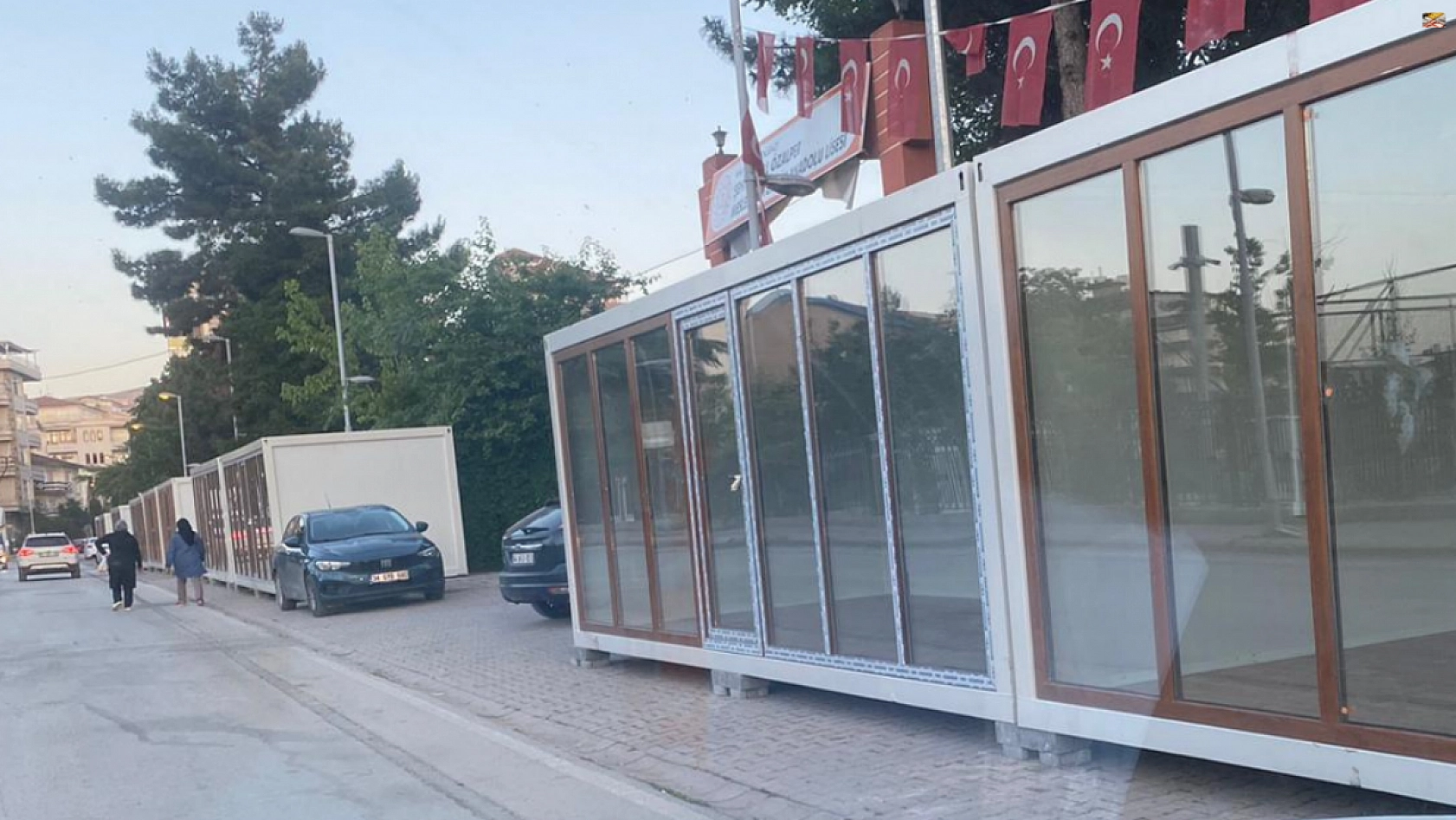 Kışla Caddesi'ndeki Esnaf Taşınmaya Hazırlanıyor! Konteynerlar Yerleştiriliyor...