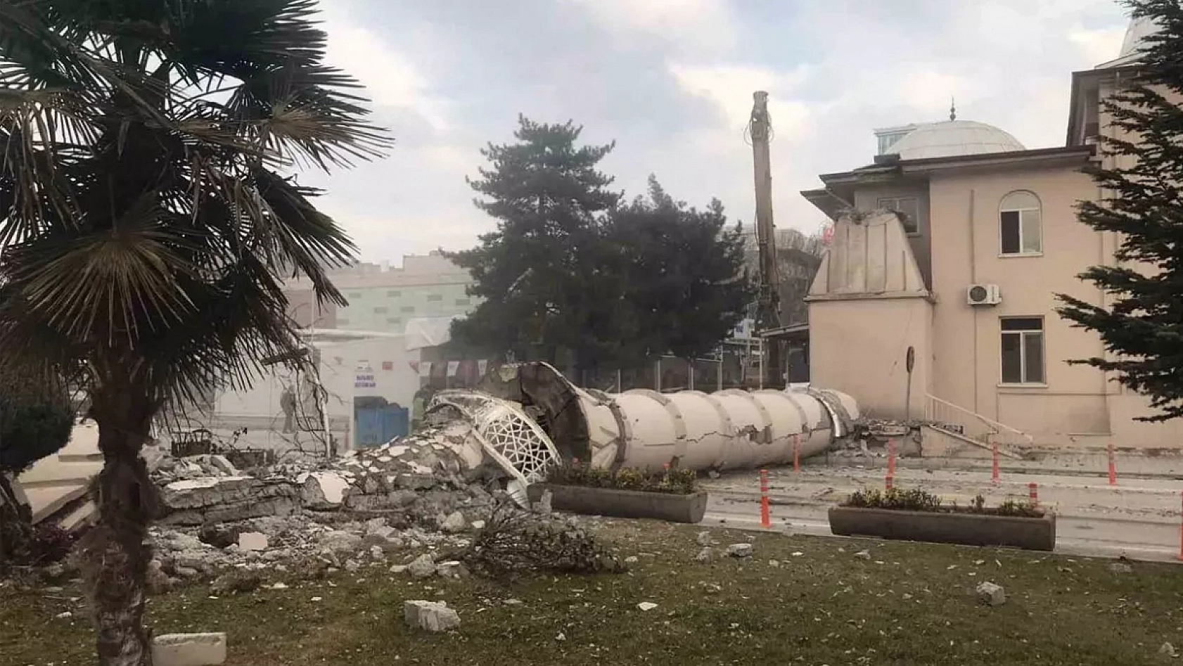 Malatya'dan Hayırseverlere Çağrı: Camilerimizi Ayağa Kaldıralım!