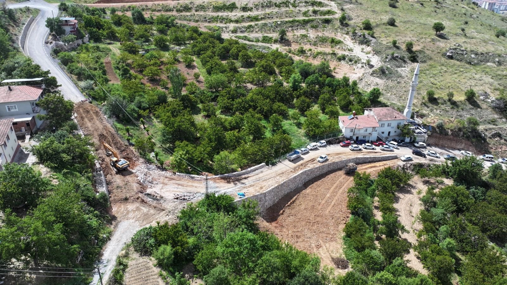Malatya'da modern yol…! 4 metreden 9,5 metreye genişletiliyor…!