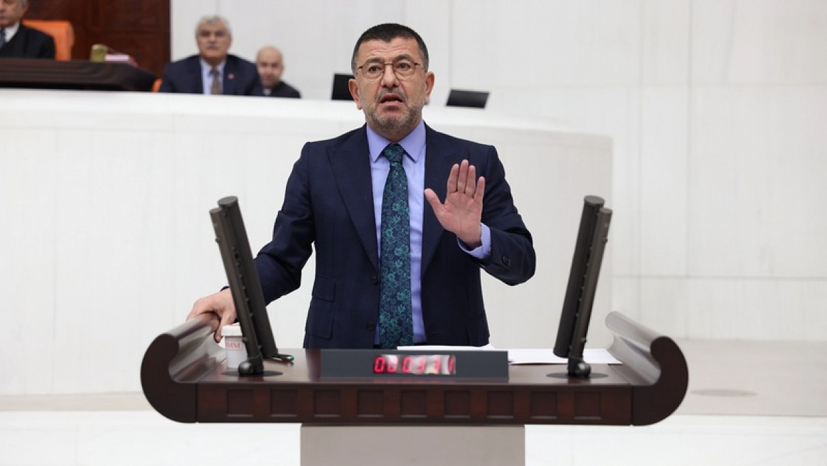 İkizce'de Vahşi Bir Uygulama Var: Vatandaşın Başına Kaya Yağıyor...!