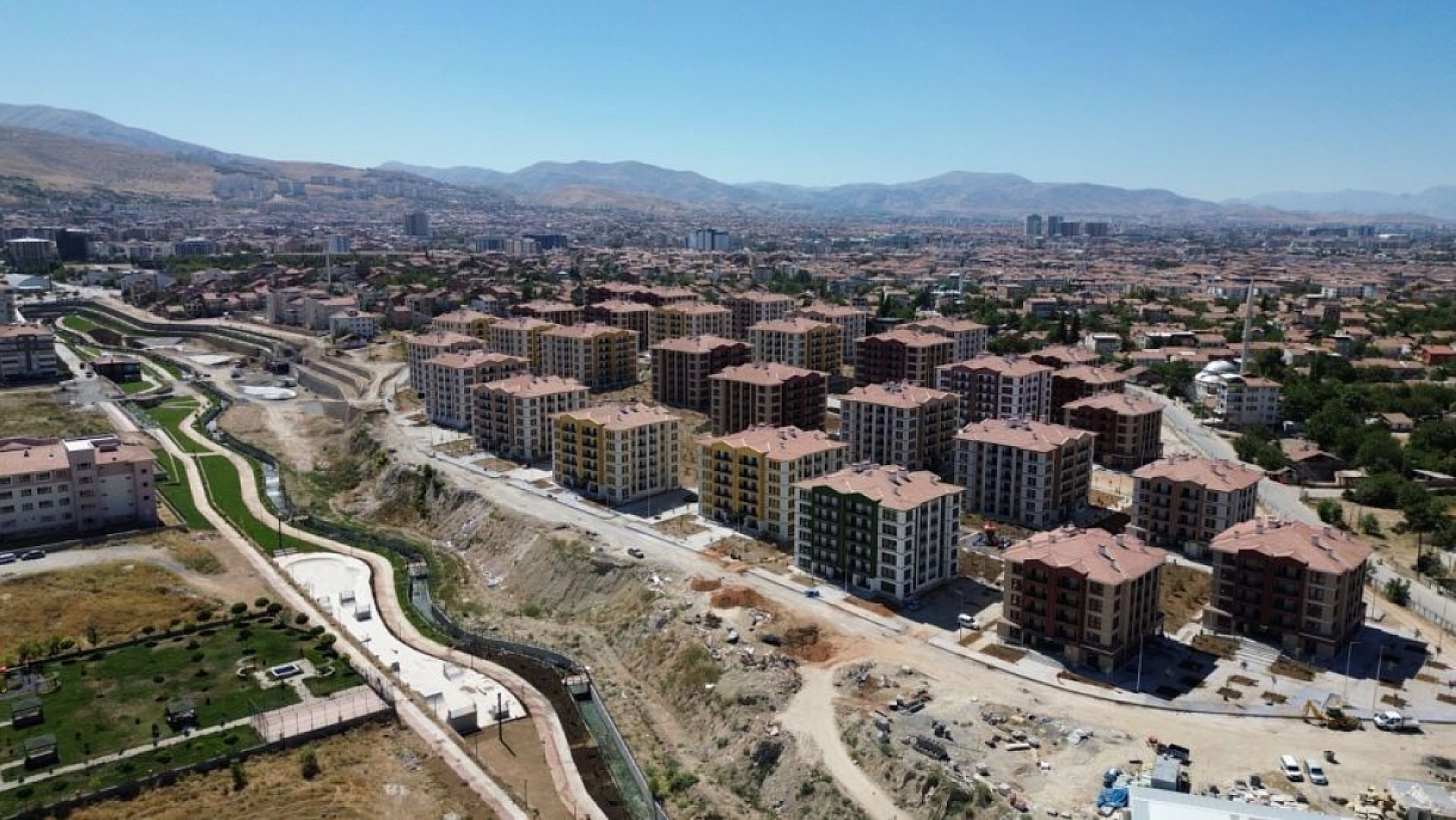 Malatya'da yaz günü binlerce vatandaşın elektriğini kestiler