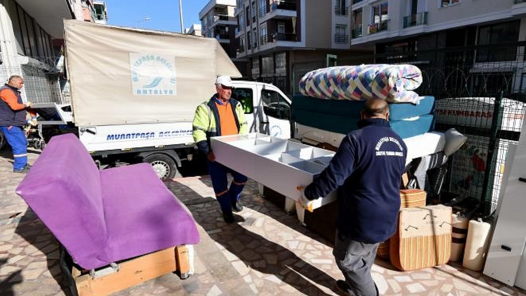 Elbistan'da Eşya Yardımı Yapıldı: Malatya'ya Yardım Yapılacak mı?