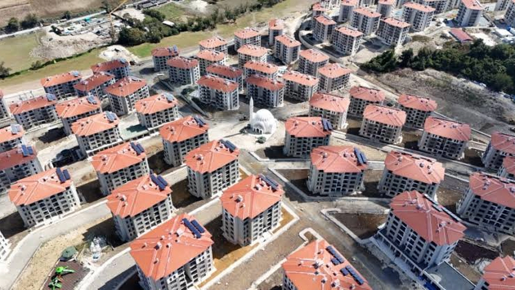 Malatya'da beklenen konut teslimi yapılıyor: 985 hak sahibi anahtarlarına kavuştu