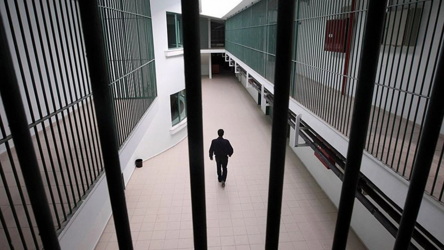 Yeni infaz yasası yürürlükte: Cezaevlerinde tahliyeler başladı