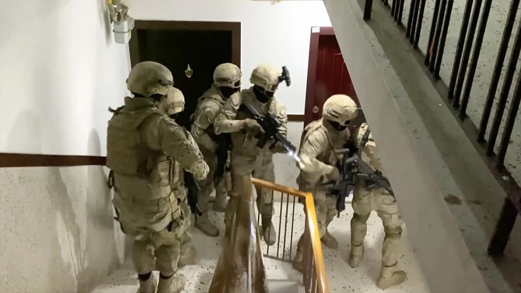 Malatya Jandarması Başarılı Bir Operasyona Daha İmza Attı: Kilolarca Uyuşturucu Ele Geçirildi...