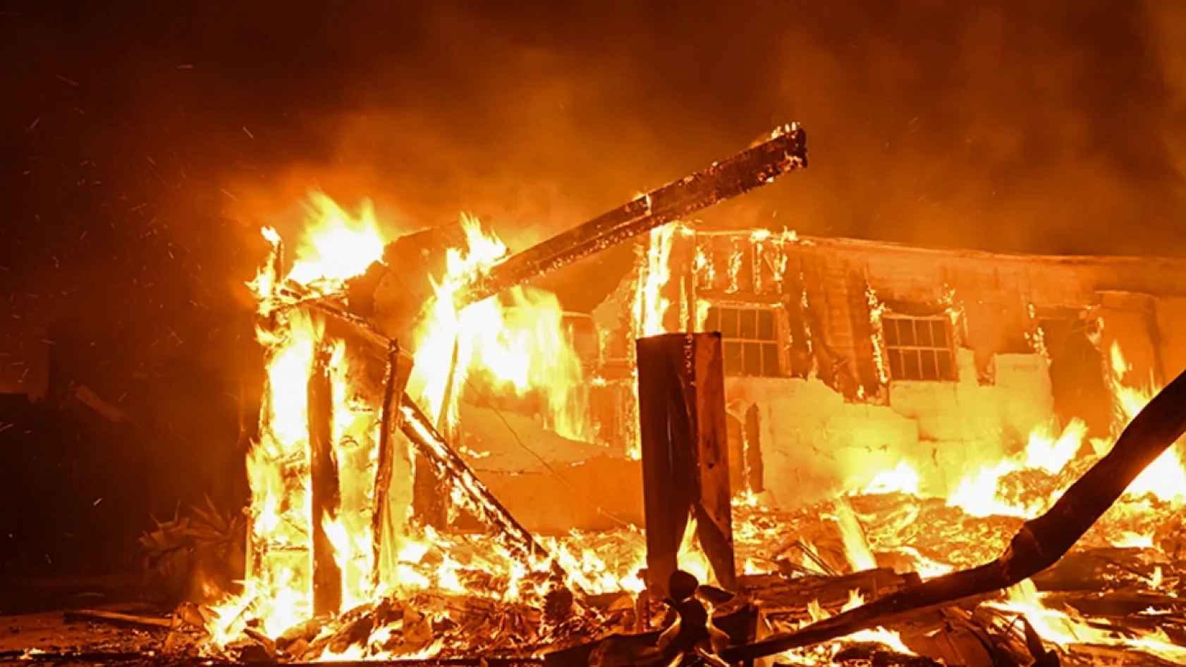 Uzmanı Yangın Anında Yapılması Gerekenleri Sıraladı