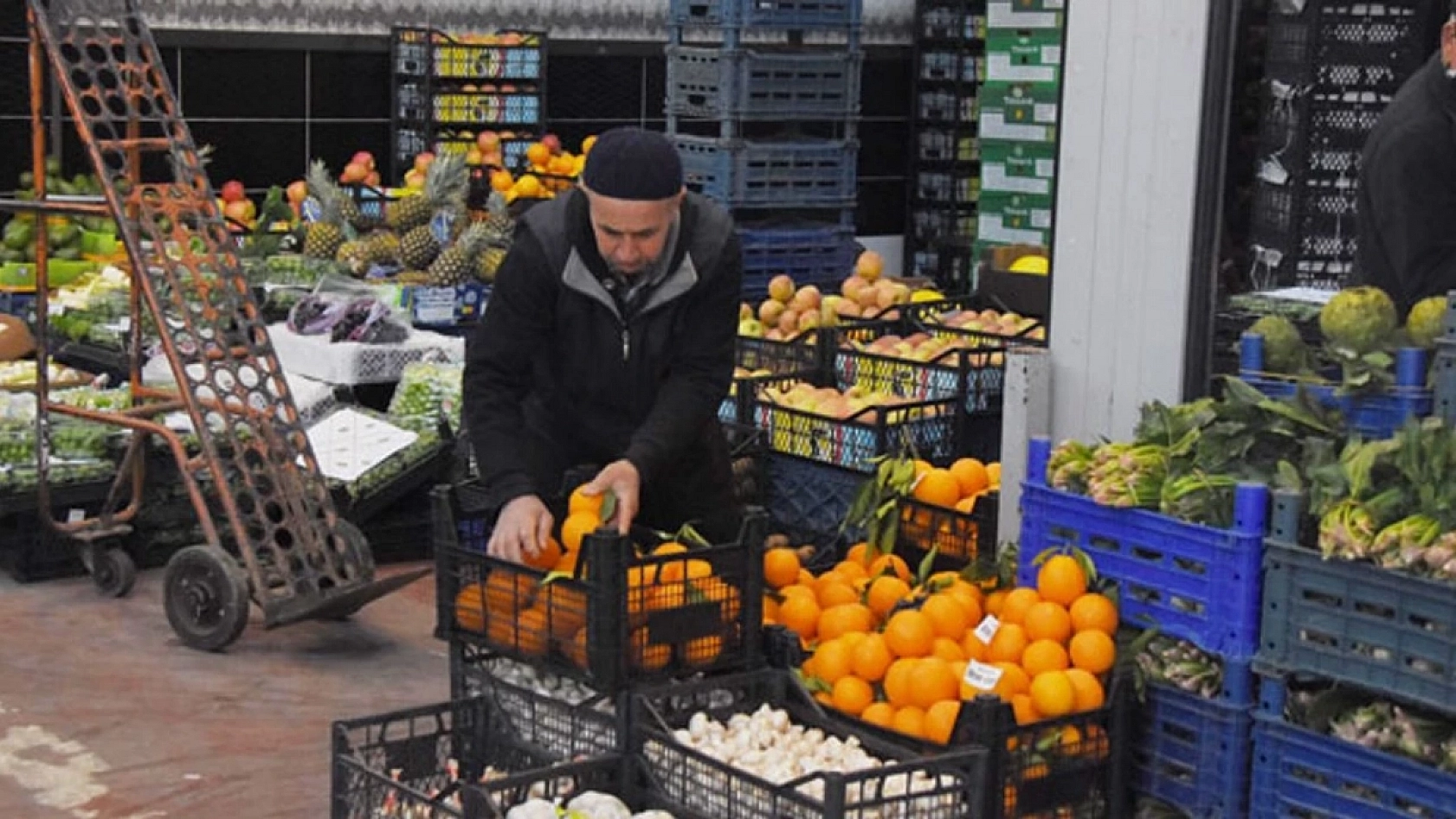 Uygun Fiyata Alışveriş Yapmak İsteyen Vatandaşlar Malatya Haline Koşuyor: Peki Halde Fiyatlar Nasıl? İşte 12 Ocak Fiyat Listesi…