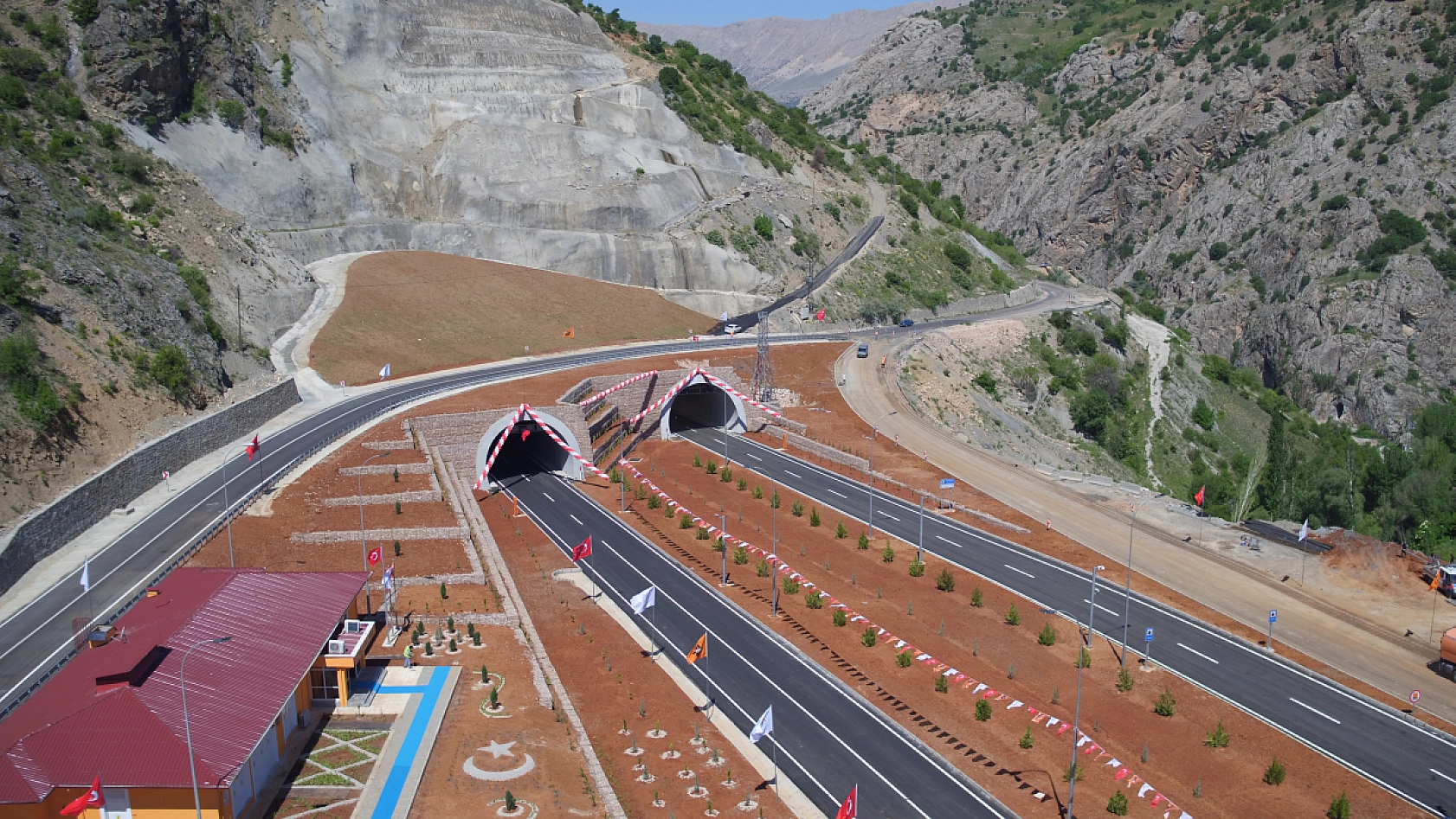 Erkenek Tüneli, Doğu'yu Akdeniz'e bağlıyor: 9 Yıldır Malatya'nın yükünü hafifletiyor