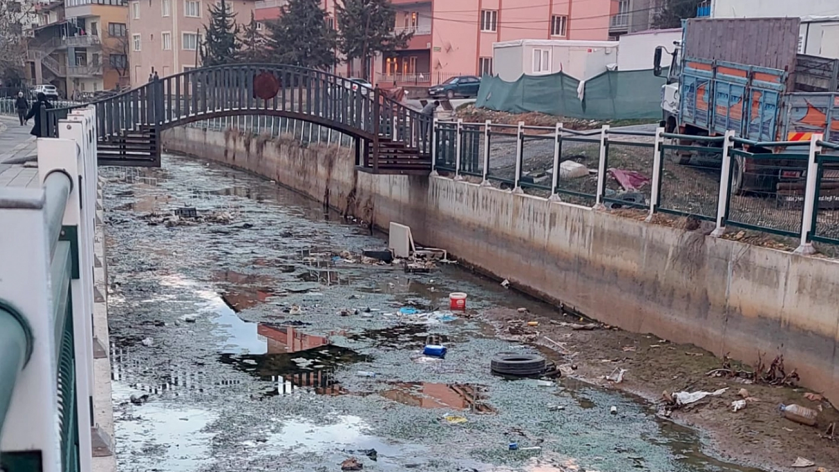 Böyle kirlilik görülmedi! Vatandaşlar tedirgin!