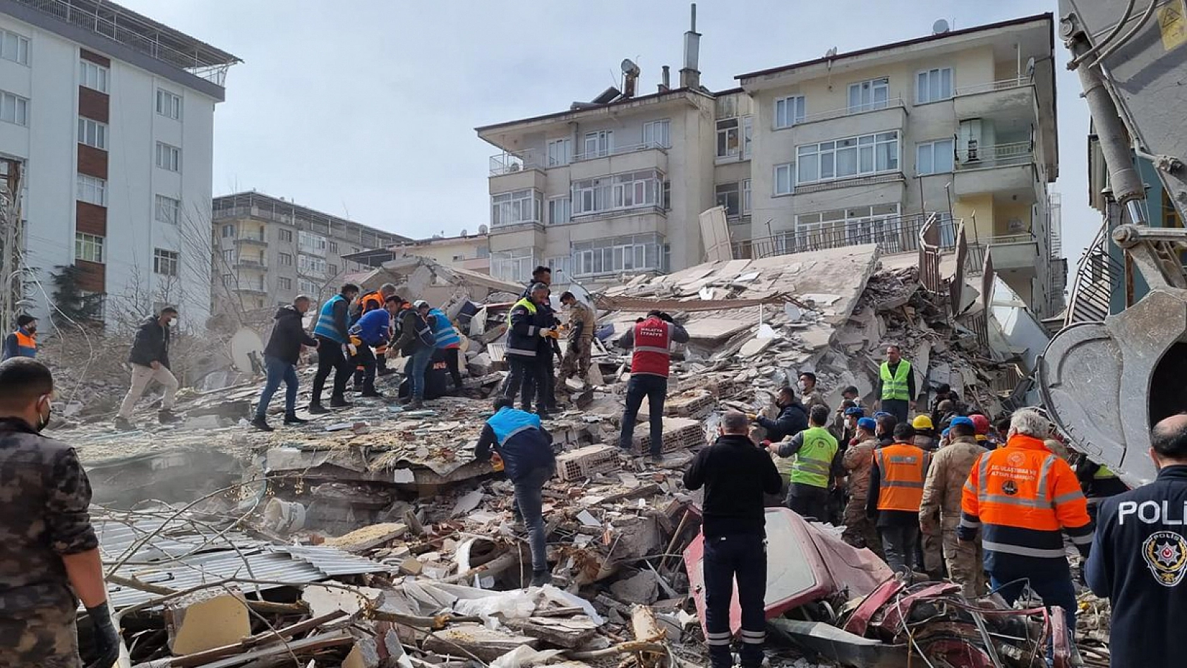 Maliye Vurguncuların Yerine Depremzedelerin Peşine Düştü?
