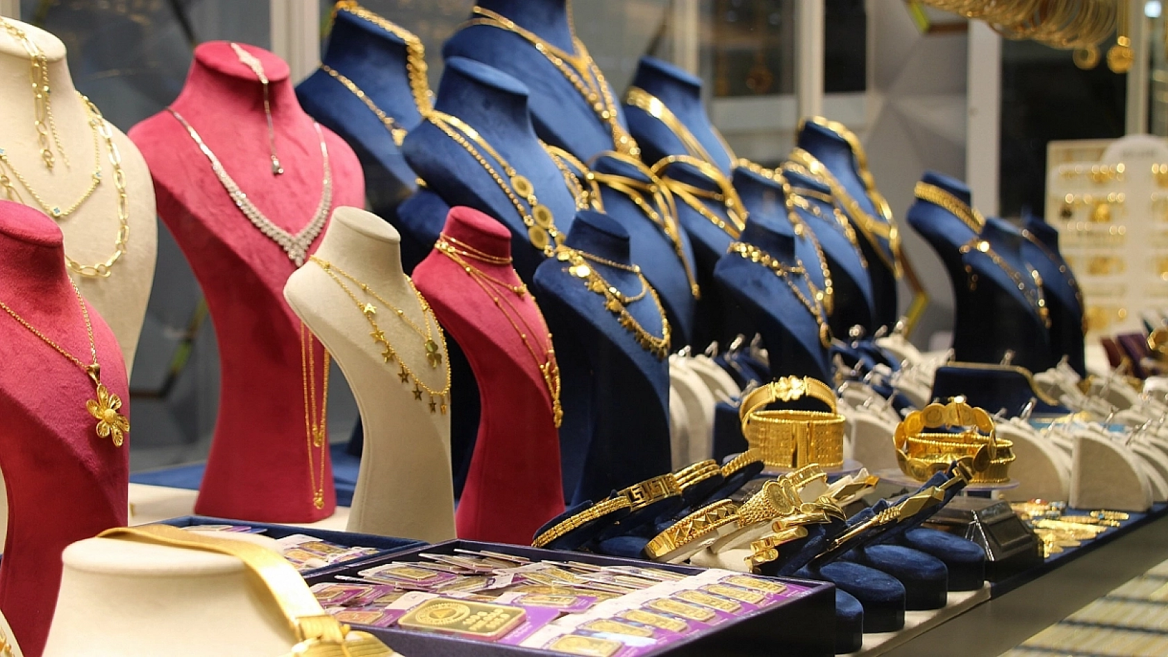 Malatya'da Altın Fiyatları Rekor Kırdı: Gram Altın 4.474 TL, Beşibiryer 146 Bin TL'yi Aştı!