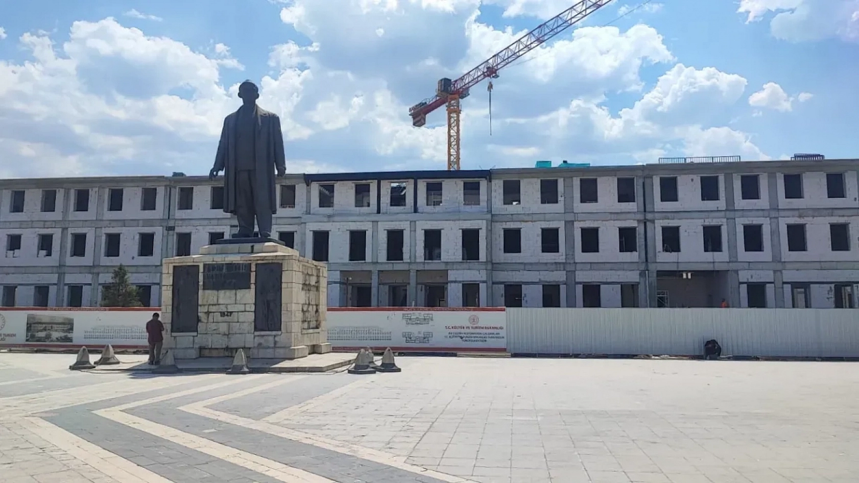 Malatya'da Bir Yıl Önce İnşasına Başlandı.. Halen Temelinden Su Çıkıyor..!