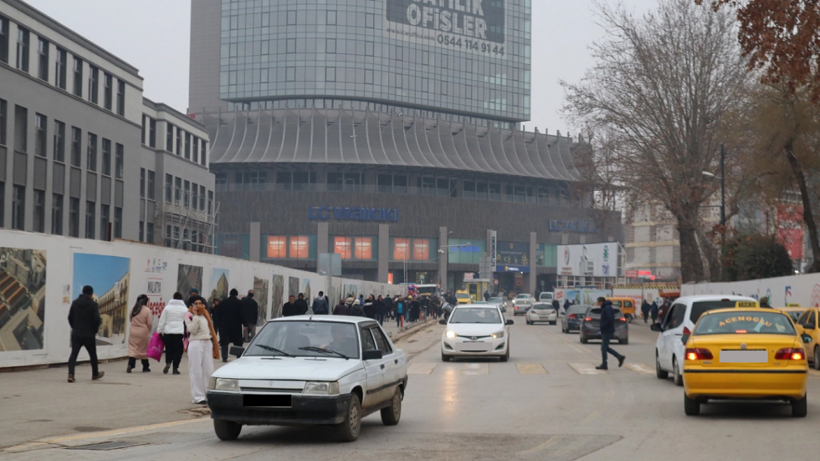 Kışla Caddesi'ndeki Trafik Sorunu Çözüm Bekliyor!