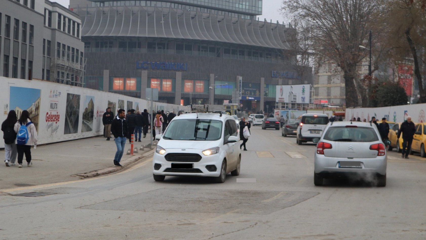 Kışla Caddesi'ndeki Trafik Sorunu Çözüm Bekliyor!