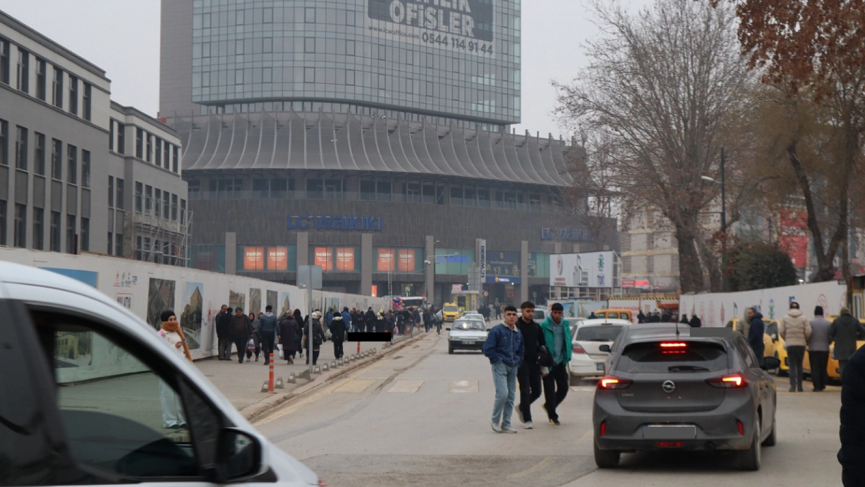 Kışla Caddesi'ndeki Trafik Sorunu Çözüm Bekliyor!