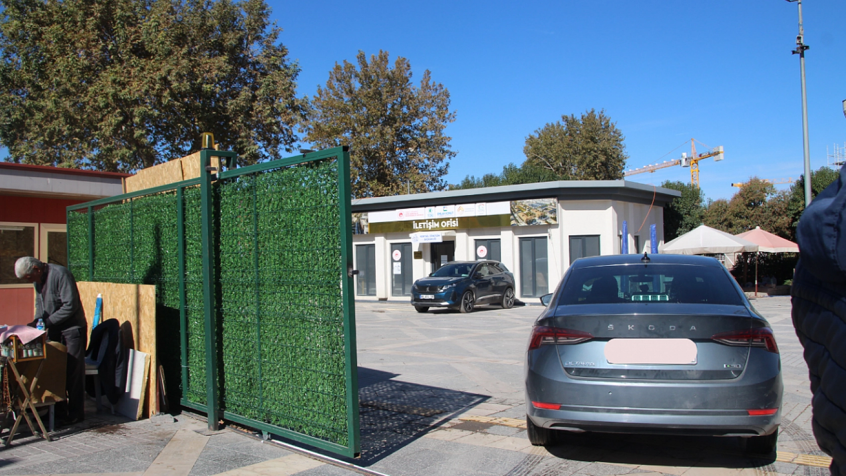 Malatya'da Yerinde Dönüşüm Ofisi Tel Örgüyle Çevrildi: Vatandaş Bilgiye Nasıl Ulaşacak?