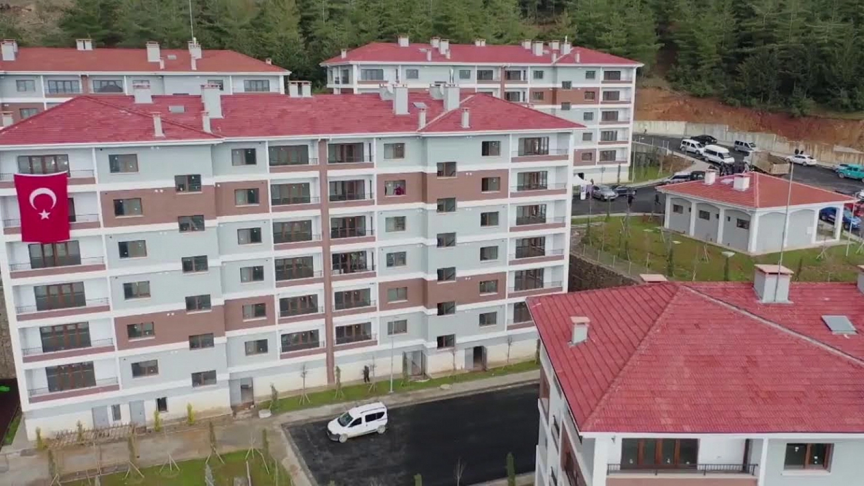 Bakan Kurum, Tek Tek İlleri Açıkladı: Konut ve İş Yerlerinin Tam Listesini Paylaştı…