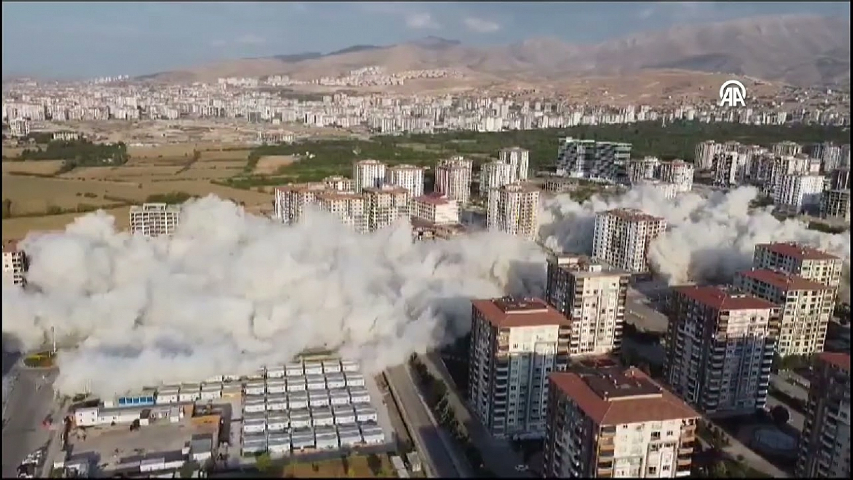 Maliye Vurguncuların Yerine Depremzedelerin Peşine Düştü?