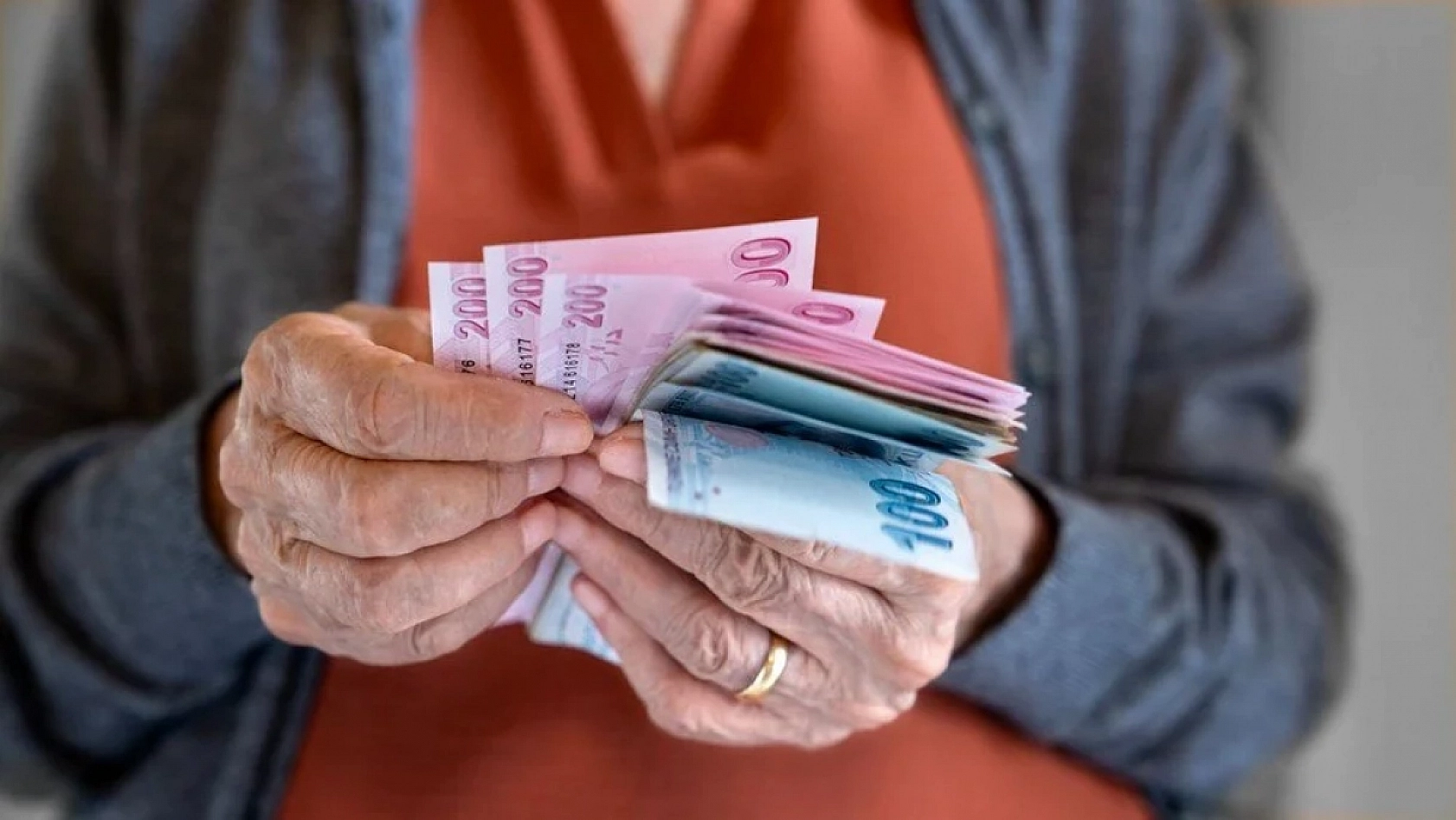 Emeklilere müjde! TBMM'de kabul edildi! Farklar bayramdan önce hesaplara yatırılacak….