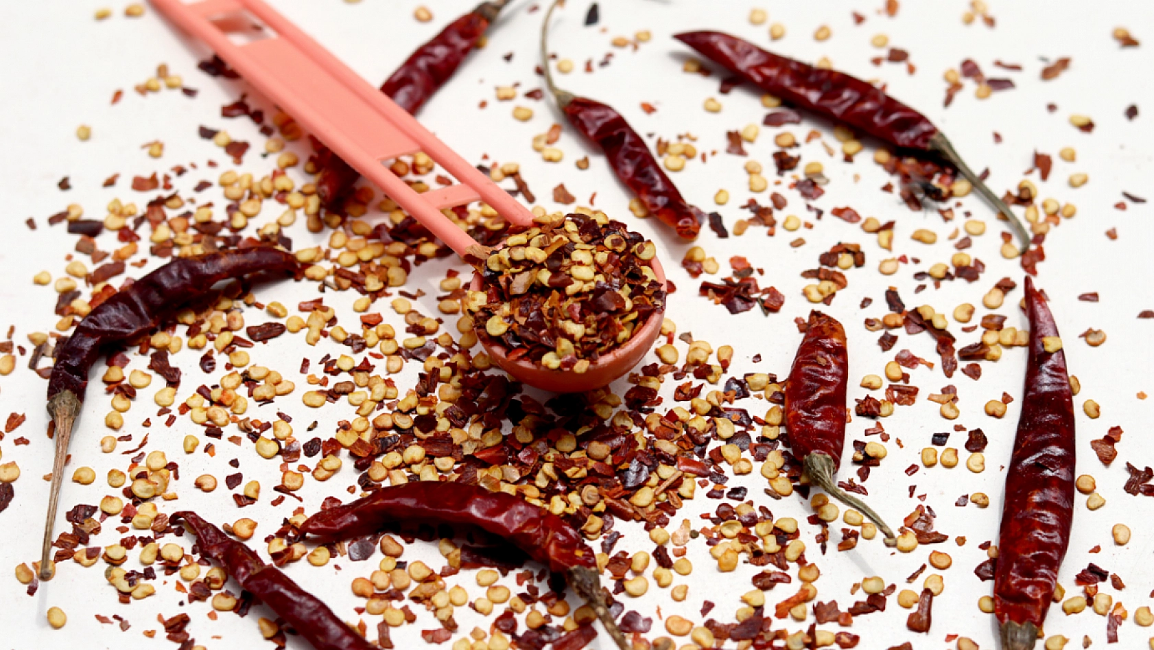 Gıda Güvenliğinde Büyük Şok! Meğer Boya Katmışlar… Listede Sumak, Tavuk Sosu Harcı, Pul Kırmızı Biber Ne Ararsan Var… !