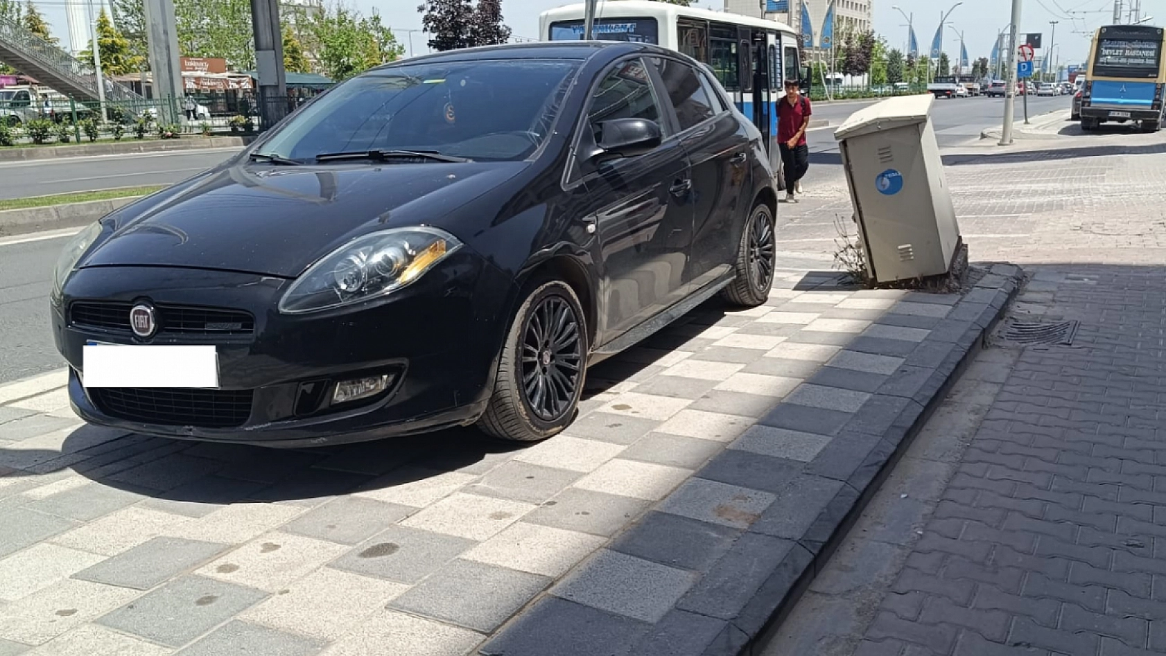Malatya'da Kaldırımlar da Araçların Oldu! Yayalar Yollara Mahkum