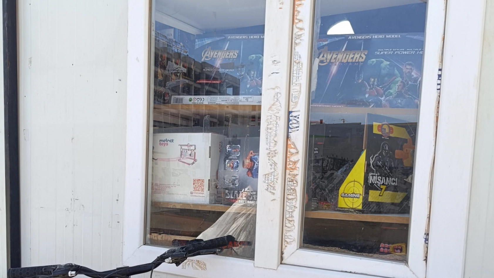 Malatya'da fırsatçılığın böylesi! Muhtarlık konteyneri depoya çevrildi